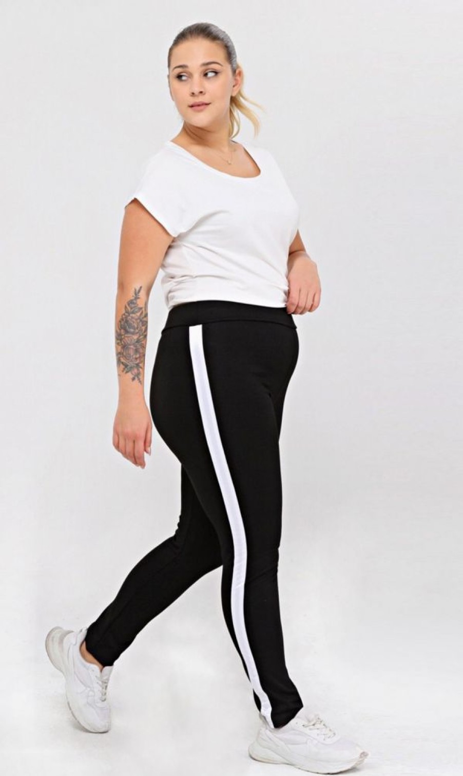 Odziez maloma | Legginsy Plus Size Spodnie W Kolorze Czarnym Z Bialym Lampasem Wysoki Stan