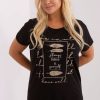 Odziez maloma T-Shirty One Size | Sportowa Bluzka Damska Plus Size W Kolorze Czarnym Krotki Rekaw Nadruk Print Piora Napis