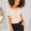 Odziez maloma T-Shirty Basic | Bluzka Damska W Kolorze M Basic Dekolt Na Plecach W Serek V-Neck Caro Bezowy